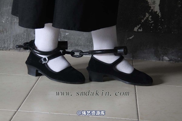锐度主张 - 黑布鞋白袜镣铐模特：小芳 第 35 张图片
