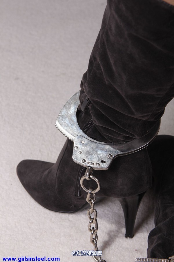 girlsinsteel - Leather and handcuffs 第 47 张图片