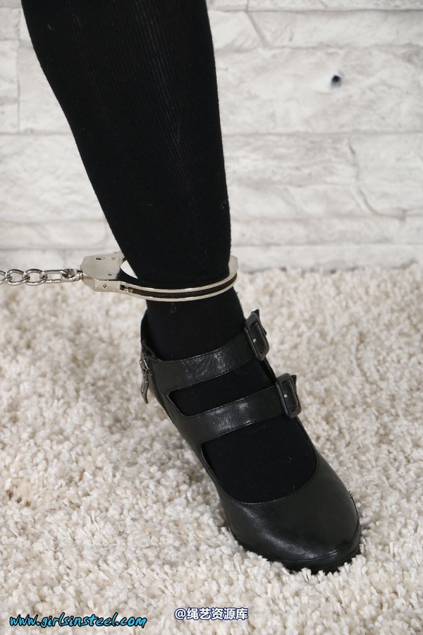 girlsinsteel - First time handcuffed 第 63 张图片