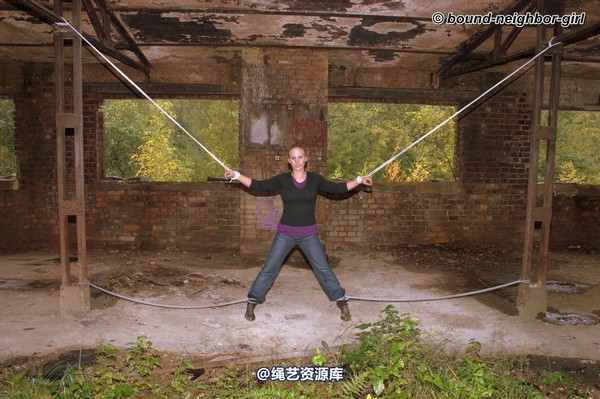 bound-neighbor-girl - Peggy - surprise in the ruins part 3 第 16 张图片