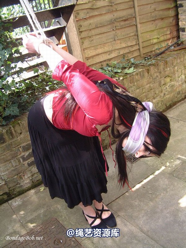 bondagebob - Lydia Tied Outdoors 第 82 张图片