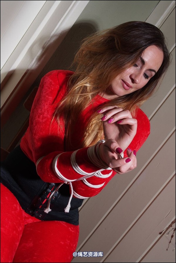 simplytied - Red catsuit landing tied 第 10 张图片