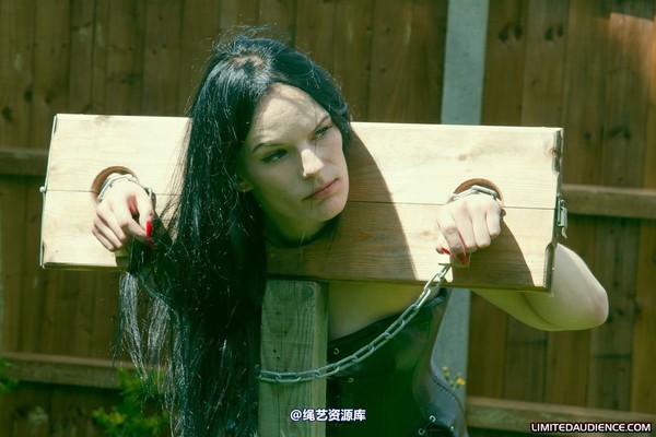 limitedaudience - 2011 rebekka raynor on public display 2 第 25 张图片