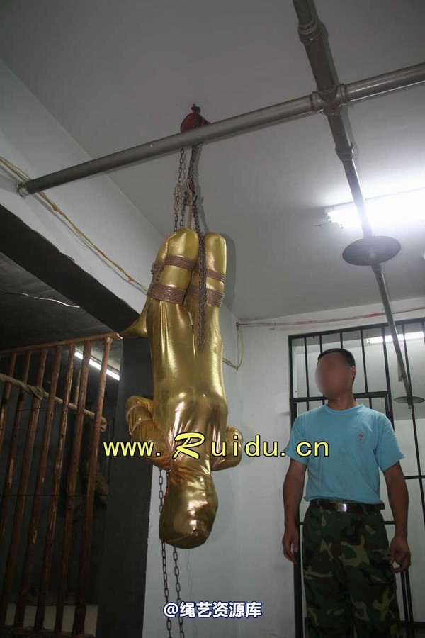 锐度主张 - 20070921第34期 影片胶衣紧缚悬吊图片 第 46 张图片