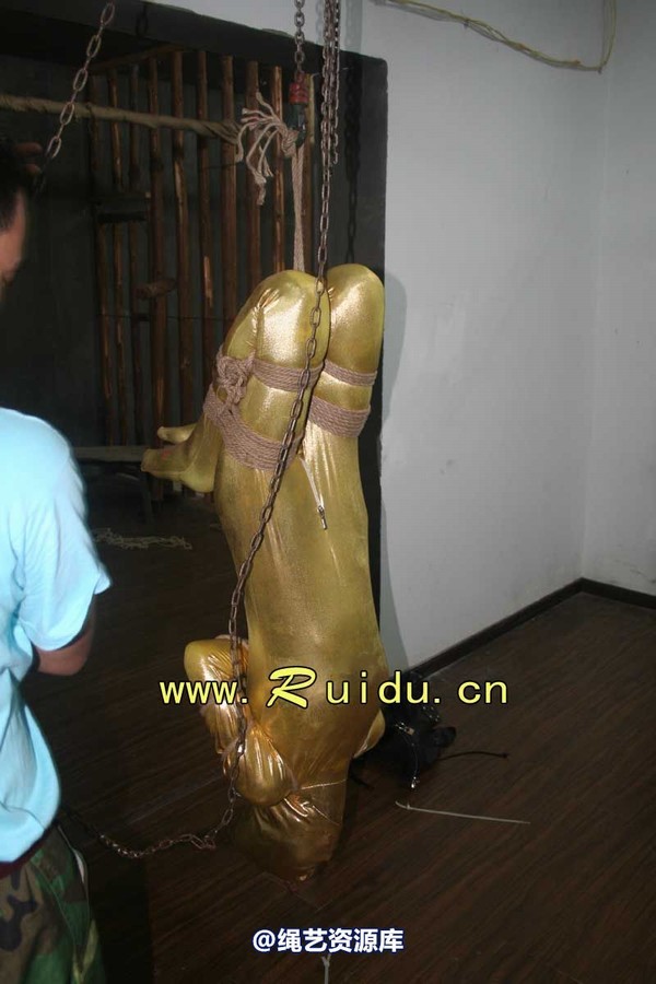 锐度主张 - 20070921第34期 影片胶衣紧缚悬吊图片 第 197 张图片