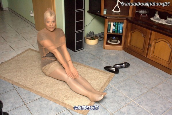 bound-neighbor-girl - Elena - Tied at home 3 第 24 张图片