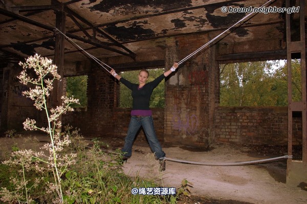 bound-neighbor-girl - Peggy - surprise in the ruins part 3 第 27 张图片