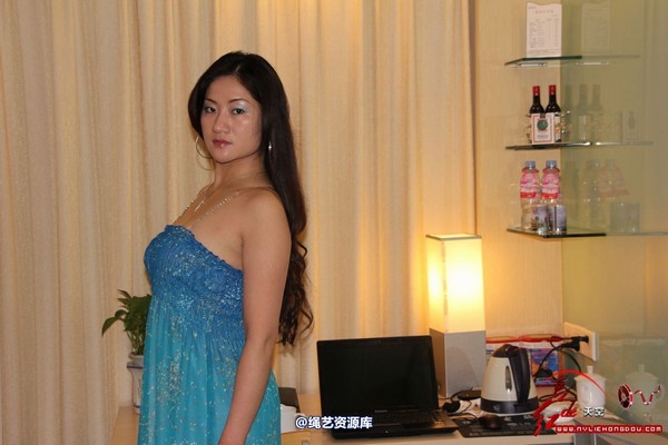 红豆的天空 - 2011 红豆 唯美长裙 第 32 张图片