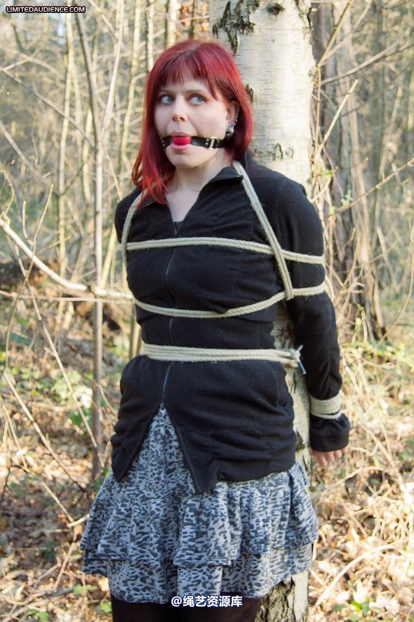 limitedaudience - 2012 scarlett stuck in the woods 2 第 2 张图片