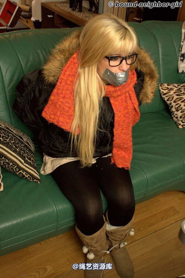 bound-neighbor-girl - Marenka - In winter jacket tied 1 第 11 张图片