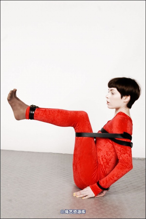 simplytied - Fawnya Red catsuit 第 24 张图片