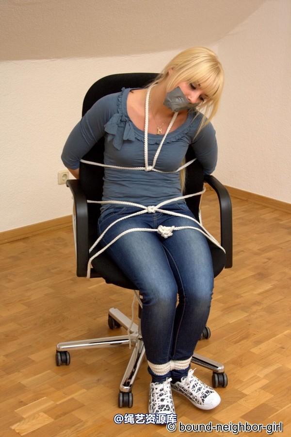 bound-neighbor-girl - Janine A - bondage games in the office 1 第 56 张图片
