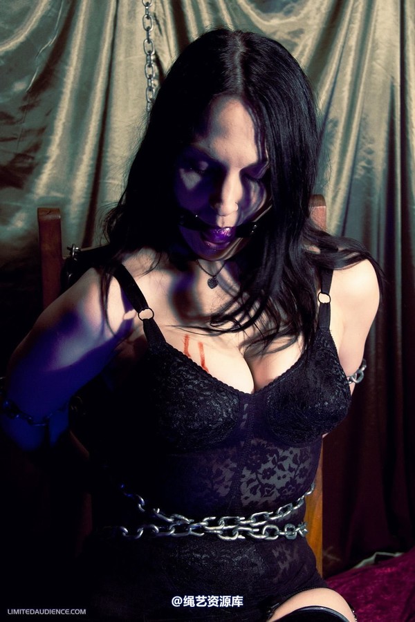 limitedaudience - 2012 elyssia chained vamp 2 第 1 张图片