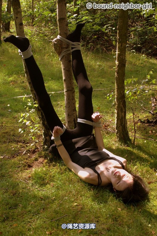 bound-neighbor-girl - Tanja - Tied up in the forest 2 第 10 张图片
