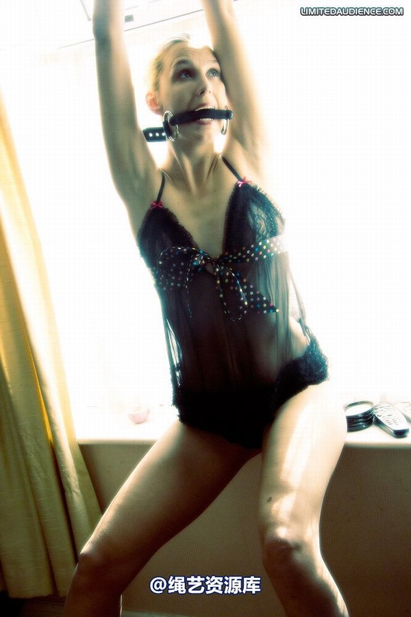 limitedaudience - 2009 ariel in shackles 第 27 张图片
