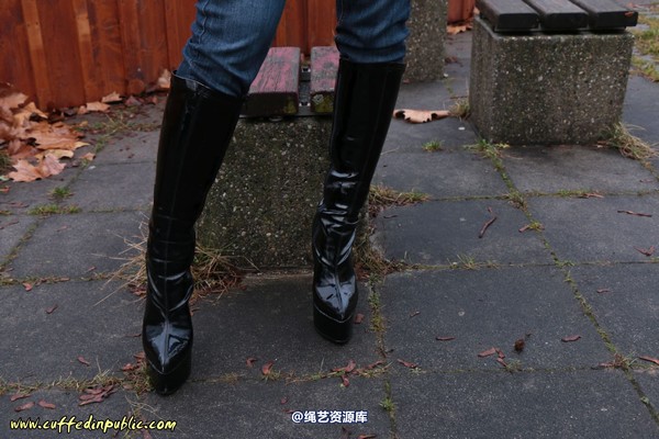 girlsinsteel - Having fun at the public place 第 25 张图片