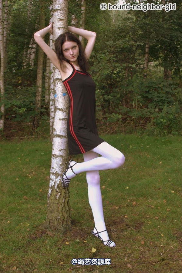 bound-neighbor-girl - Tanja - Tied up in the forest 2 第 19 张图片