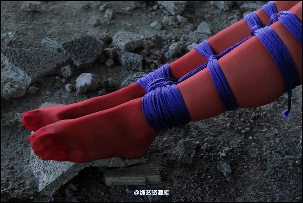 simplytied - More red tights in the Sun 第 35 张图片