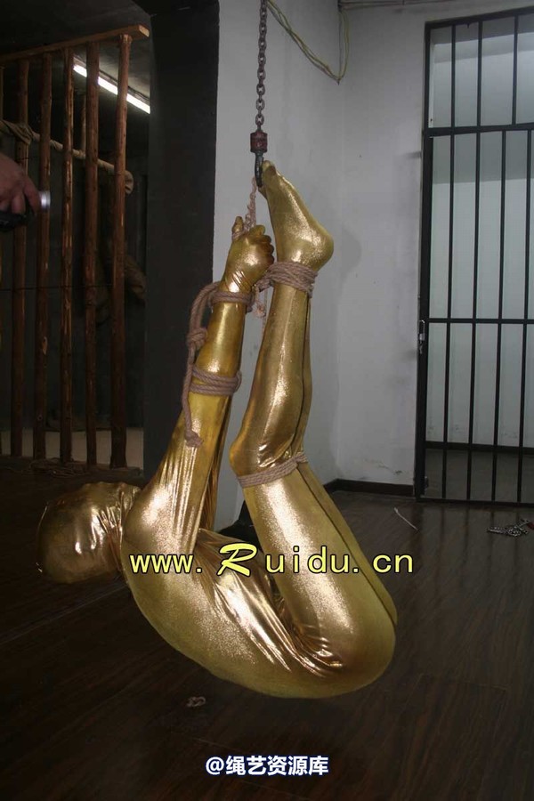 锐度主张 - 20070928第35期 影片胶衣紧缚悬吊图片 第 93 张图片