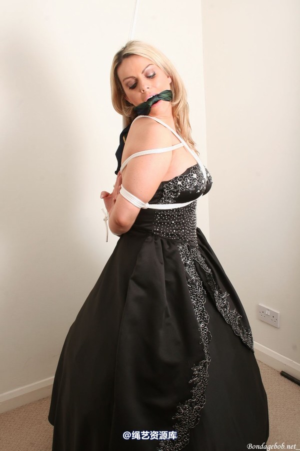 bondagebob - Izzy Ball Gown 第 63 张图片