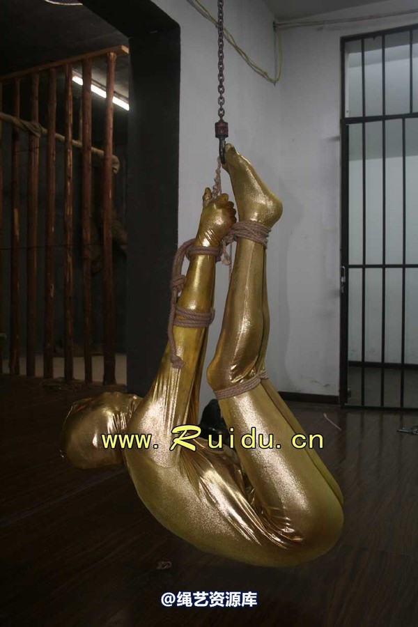 锐度主张 - 20070928第35期 影片胶衣紧缚悬吊图片 第 108 张图片