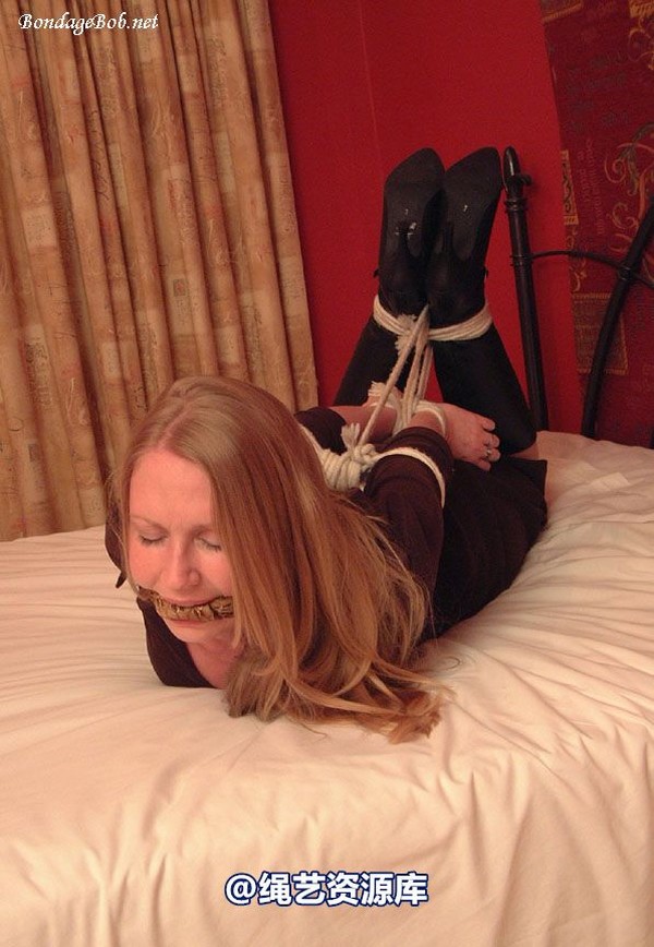 bondagebob - Missey Hogtied Hostage 第 6 张图片