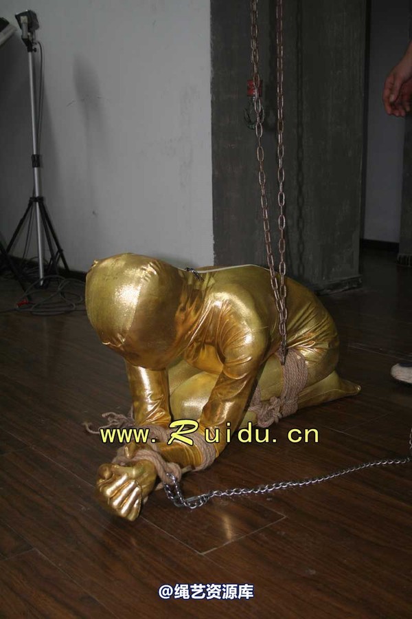 锐度主张 - 20070928第35期 影片胶衣紧缚悬吊图片 第 16 张图片