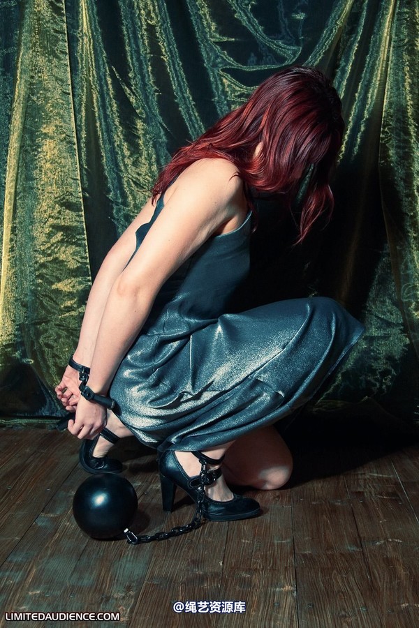 limitedaudience - 2010 scarlett in ball and chains 第 17 张图片