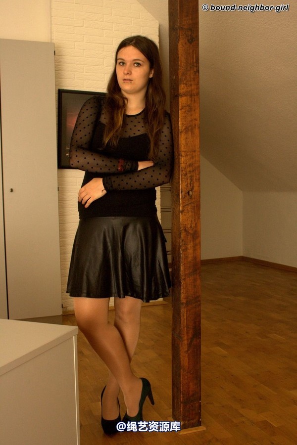 bound-neighbor-girl - Guest Romy - For the first time tied up in the office 2 第 3 张图片