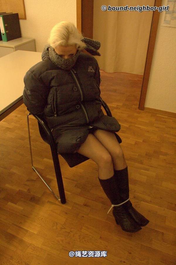 bound-neighbor-girl - Elena - Tied up at the office 第 31 张图片