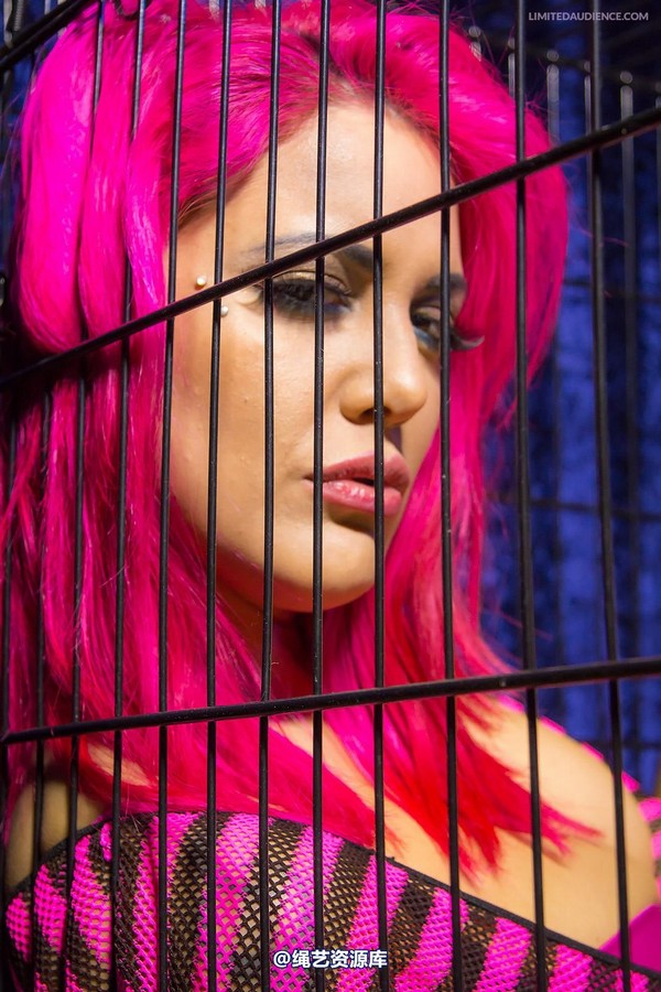 limitedaudience - 2014 elle prisoner holding cell 第 2 张图片