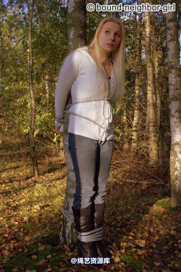bound-neighbor-girl - Bambi - Tied up in the autumn woods Part 1 第 26 张图片