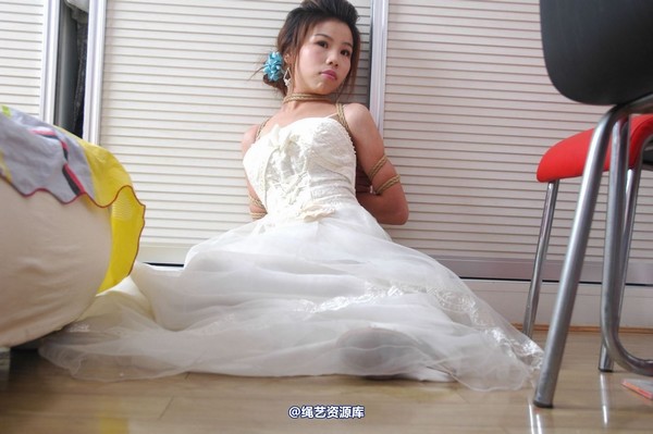 唯美之家 - 丽莎婚纱捆绑2010-7-8 第 32 张图片