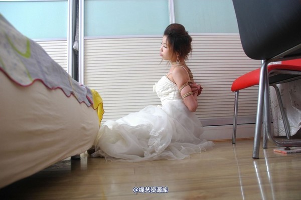唯美之家 - 丽莎婚纱捆绑2010-7-8 第 28 张图片