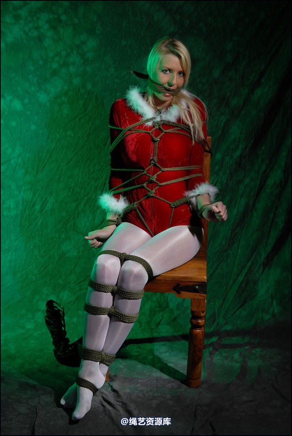 simplytied - Santas girl tied 第 34 张图片