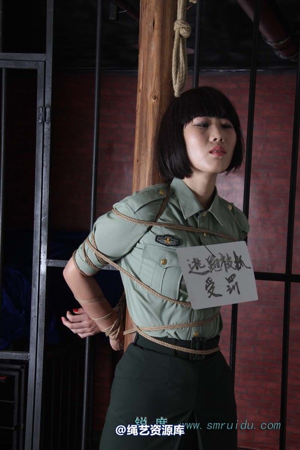 锐度主张 - 制服柱绑模特：碧菡 第 34 张图片