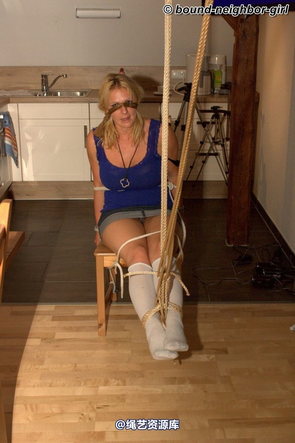 bound-neighbor-girl - Julia in the holiday house 4 第 42 张图片