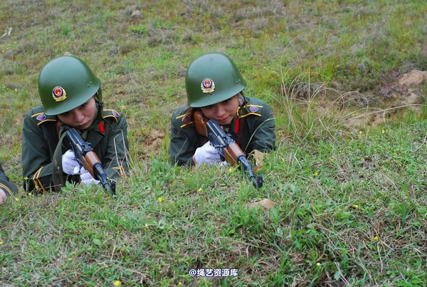 唯美之家 - 外拍军装三模特 第 144 张图片