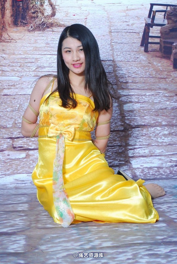 唯美之家 - 新模萧萧黄礼服 第 45 张图片