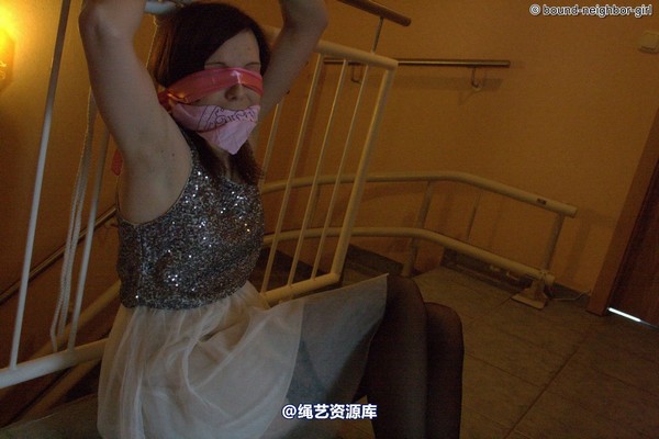 bound-neighbor-girl - Susan tied at home 第 12 张图片