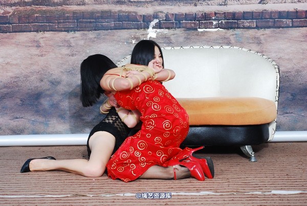 唯美之家 - 美女双缚 第 7 张图片