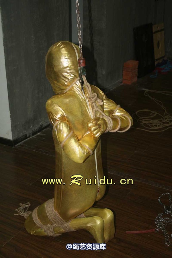锐度主张 - 20070921第34期 影片胶衣紧缚悬吊图片 第 80 张图片
