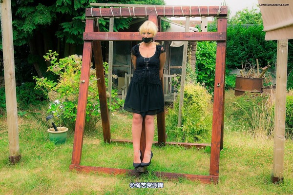 limitedaudience - 2014 kimmy louise cuffed to the cross 第 1 张图片