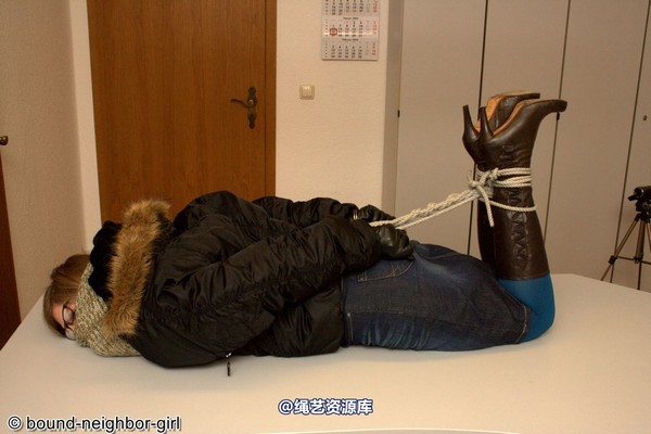 bound-neighbor-girl - Guest Melissa - Wintry robbery 第 54 张图片