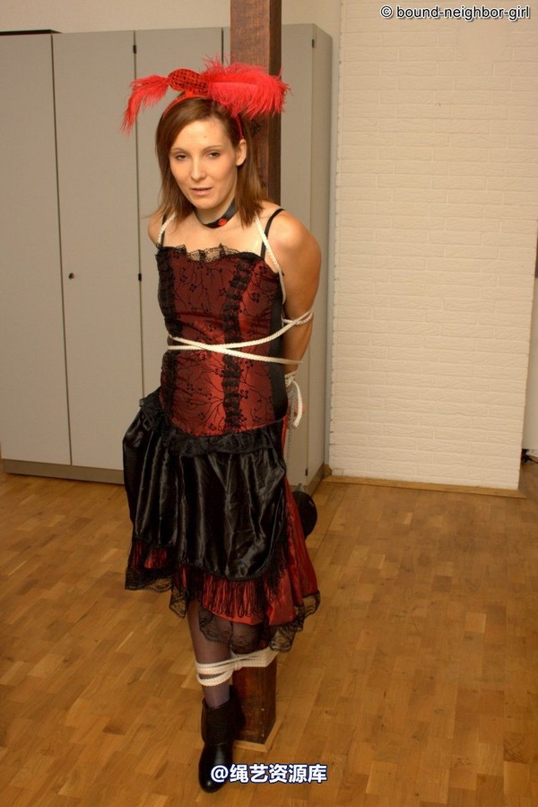 bound-neighbor-girl - Susan - Tied in costumes 第 2 张图片