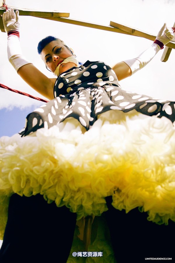 limitedaudience - 2014 raevan spread outdoors 3 第 26 张图片