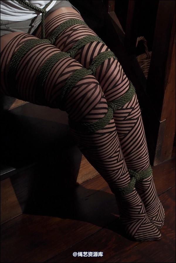 simplytied - SammieB Stair tied 第 23 张图片