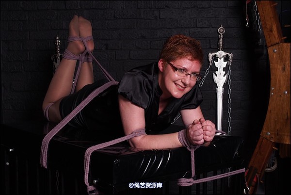 simplytied - Outside the cage 第 13 张图片