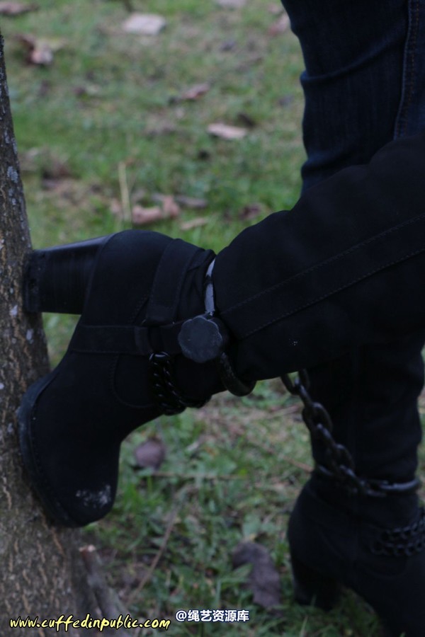 girlsinsteel - Public neckcuff 第 55 张图片