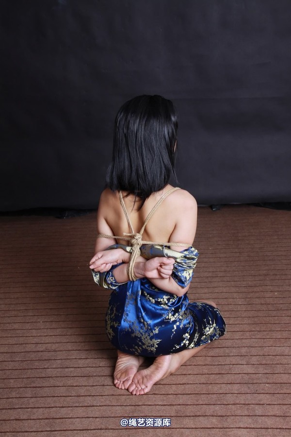 神艺缘 - 132-穿着白色内衣的美女(2) 第 54 张图片